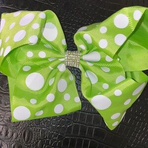 Polka‎ dot bows!